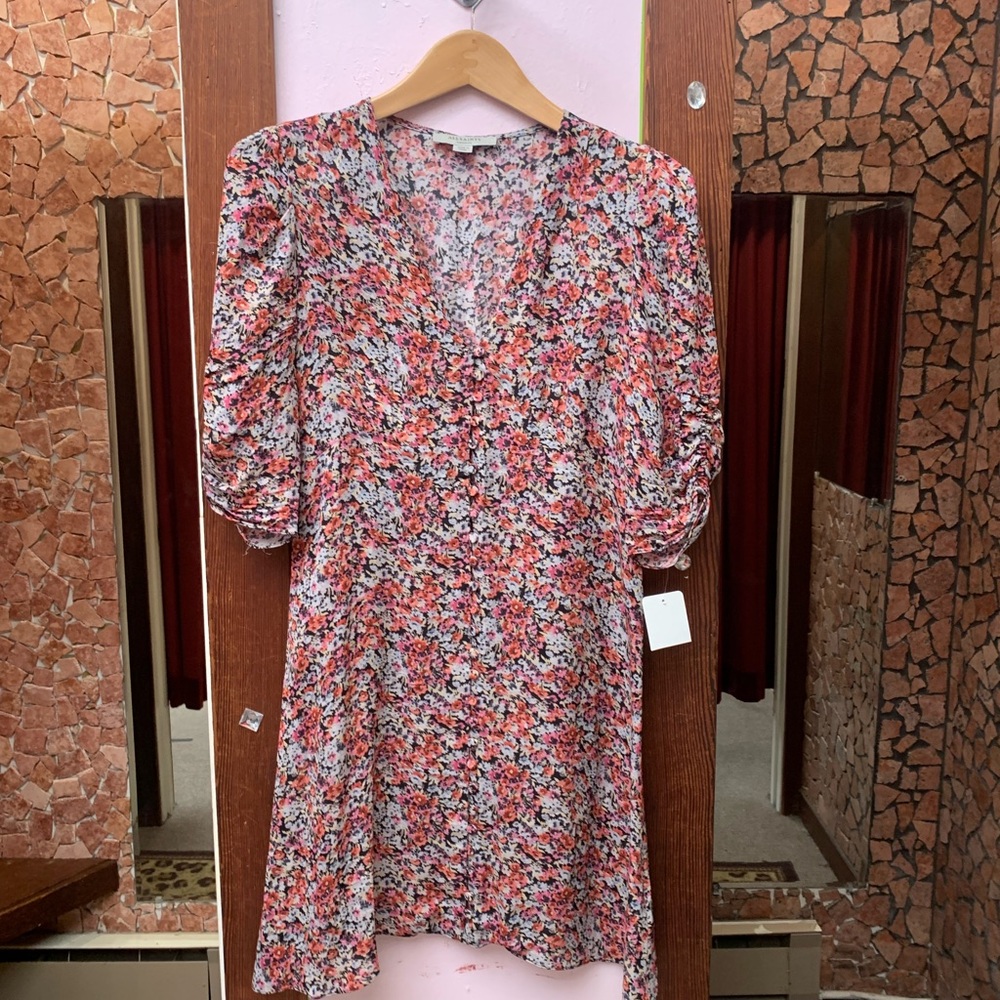 Looks perfect looks new Floral V-Neck Dress